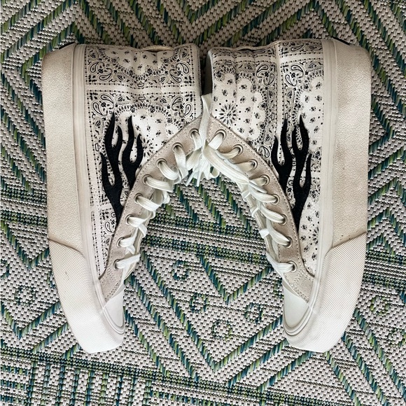 Straye White Bandana Cream Rag Mid Top Skater Shoe Size Womens 10/Mens 8.5 VGUC - Picture 1 of 8